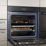 Samsung Dual Cook: jak ustawić górną i dolną komorę. Mięso na górze (160°C, 1h), ciastka na dole (190°C, 20 min).