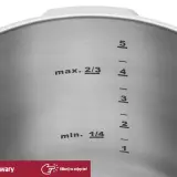 Wnętrze garnka ze stali nierdzewnej z podziałką i oznaczeniami "min. 1/4" oraz "max. 2/3". Widoczny jest znaczek indukcji.