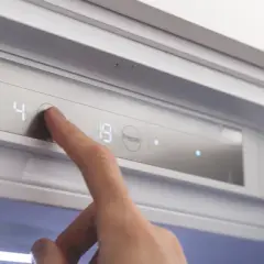 Lodówka: na ile stopni? Ustaw idealnie i oszczędzaj na prądzie!