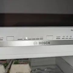 Lodówka pracuje non stop? Odkryj, kiedy to normalne, a kiedy alarm!