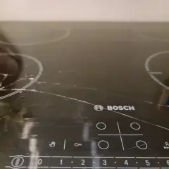Pęknięta płyta indukcyjna Bosch. Zastanawiasz się nad wymiana szyby w płycie indukcyjnej koszt?