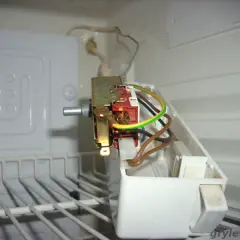 Jak sprawdzić termostat w lodówce? Diagnoza DIY i koszty naprawy.