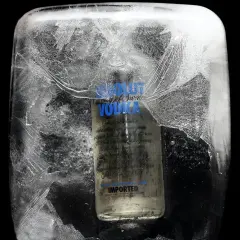 Wódka w zamrażarce: Dlaczego 40% nie zamarza w Twoim domu?