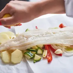 Pieczenie ryby w folii: Sekrety soczystości (czas, temp.)