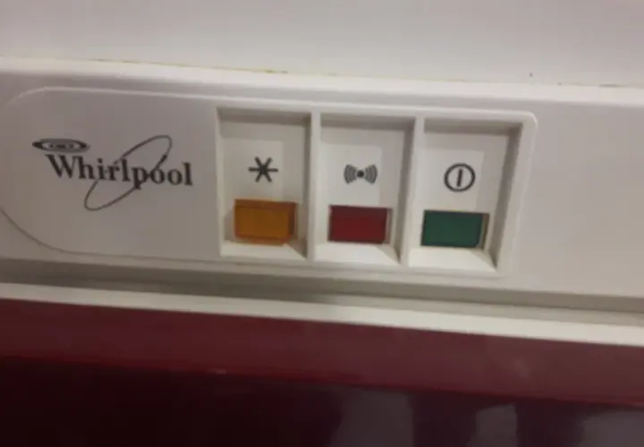 Rozszyfruj kontrolki zamrażarki Whirlpool: Szybka diagnoza i rozwiązania