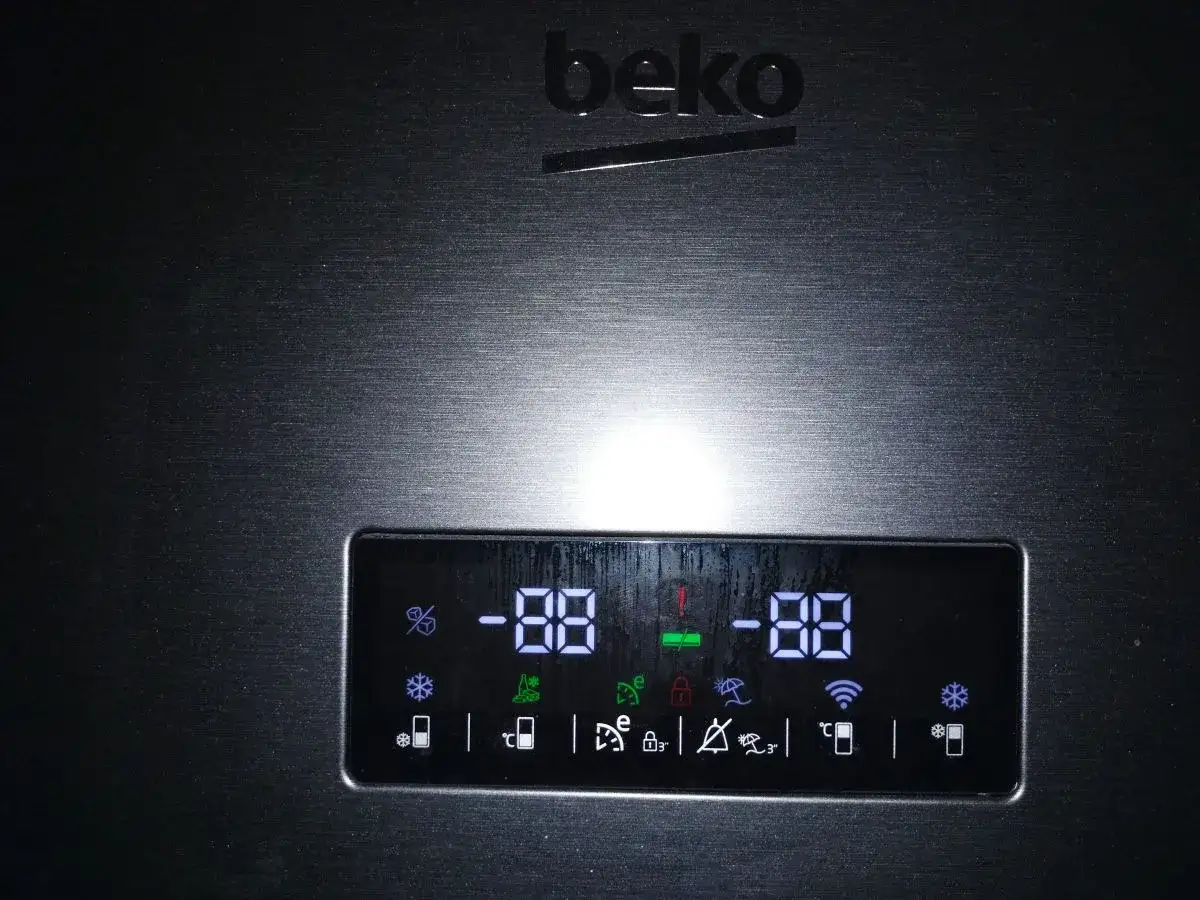 Panel sterowania zamrażarki Beko z kontrolkami
