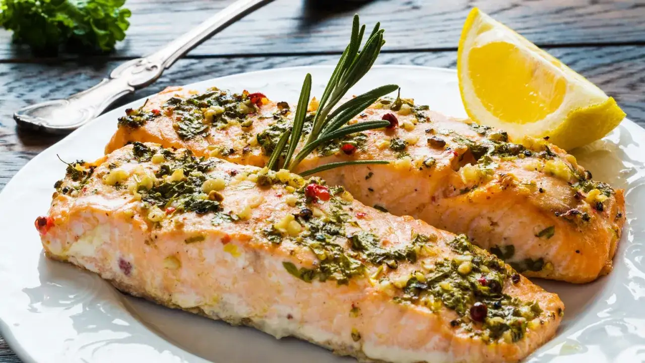 upieczony filet z łososia w folii