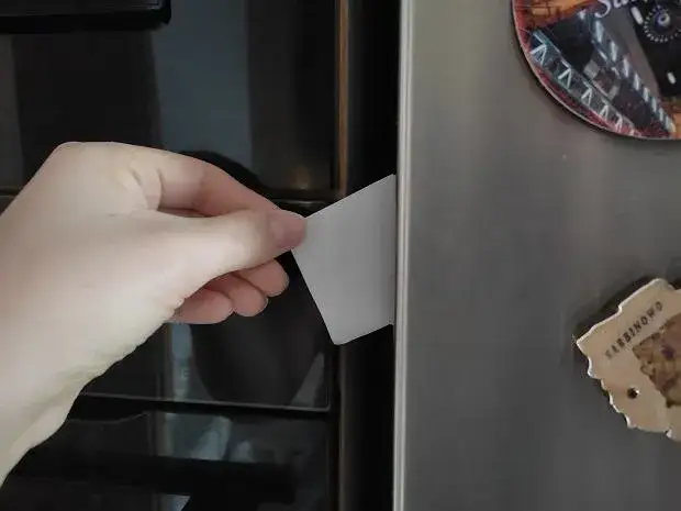 test szczelności uszczelki lodówki kartką papieru